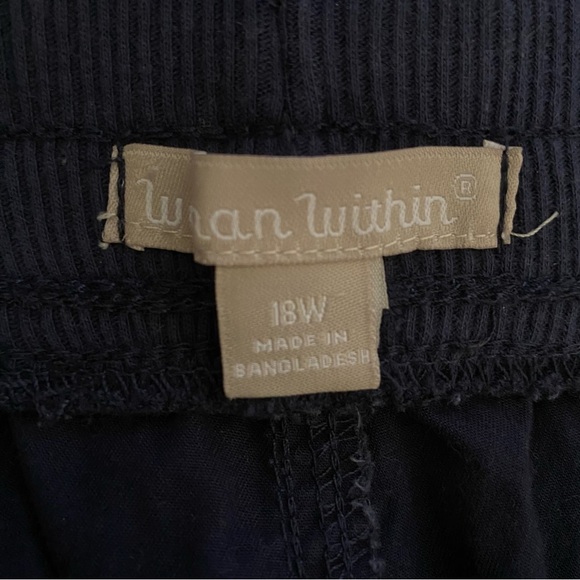 Woman Within plus size 18W Dark Blue Cargo Roll Tab pull on Capri's Pants - Picture 6 of 6